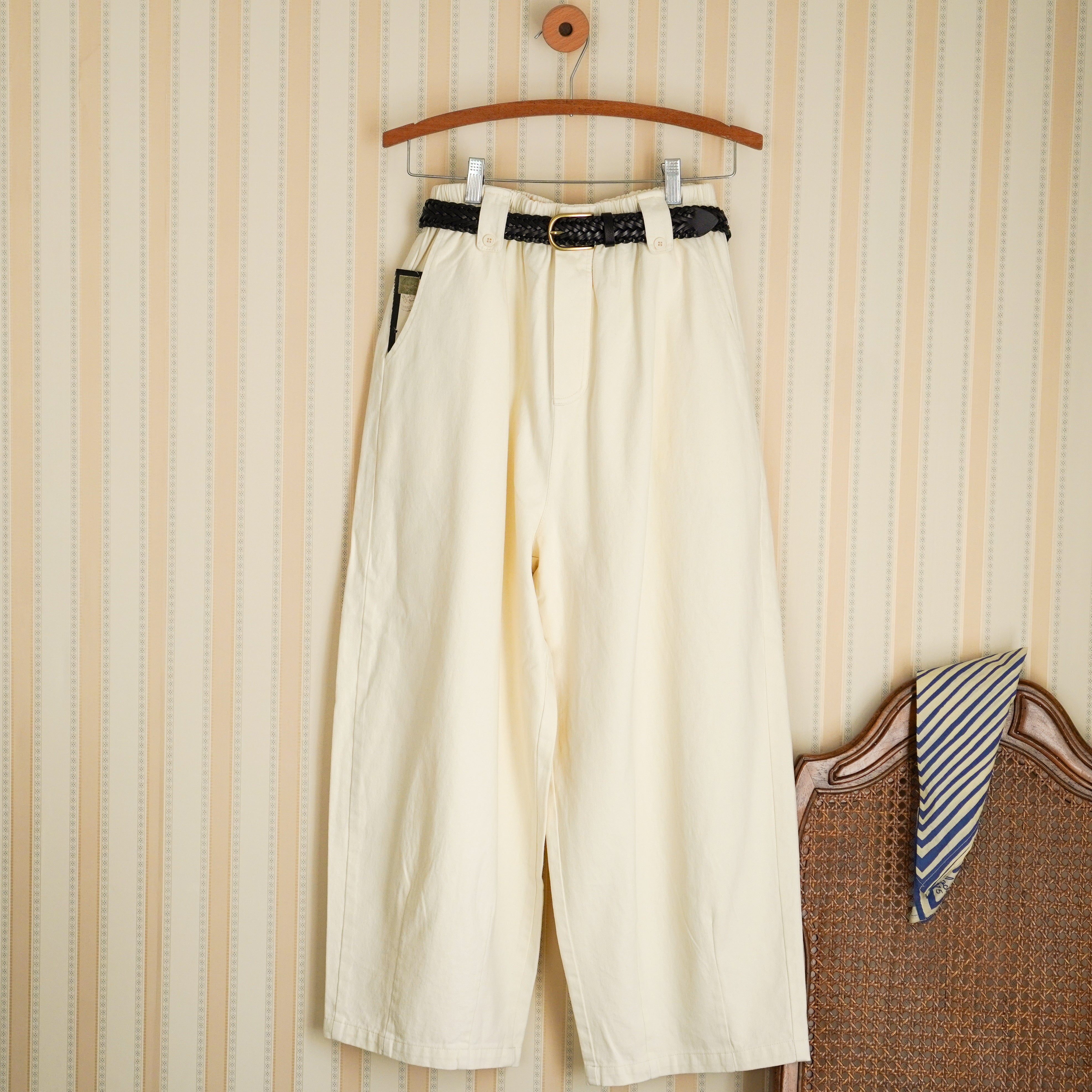 Human Assembly Nº 944